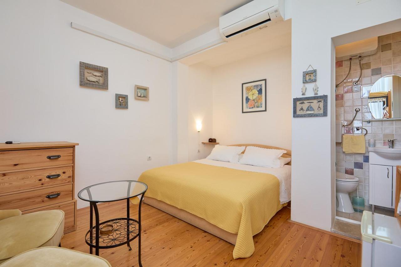 Room Over Old Town Дубровник Екстер'єр фото